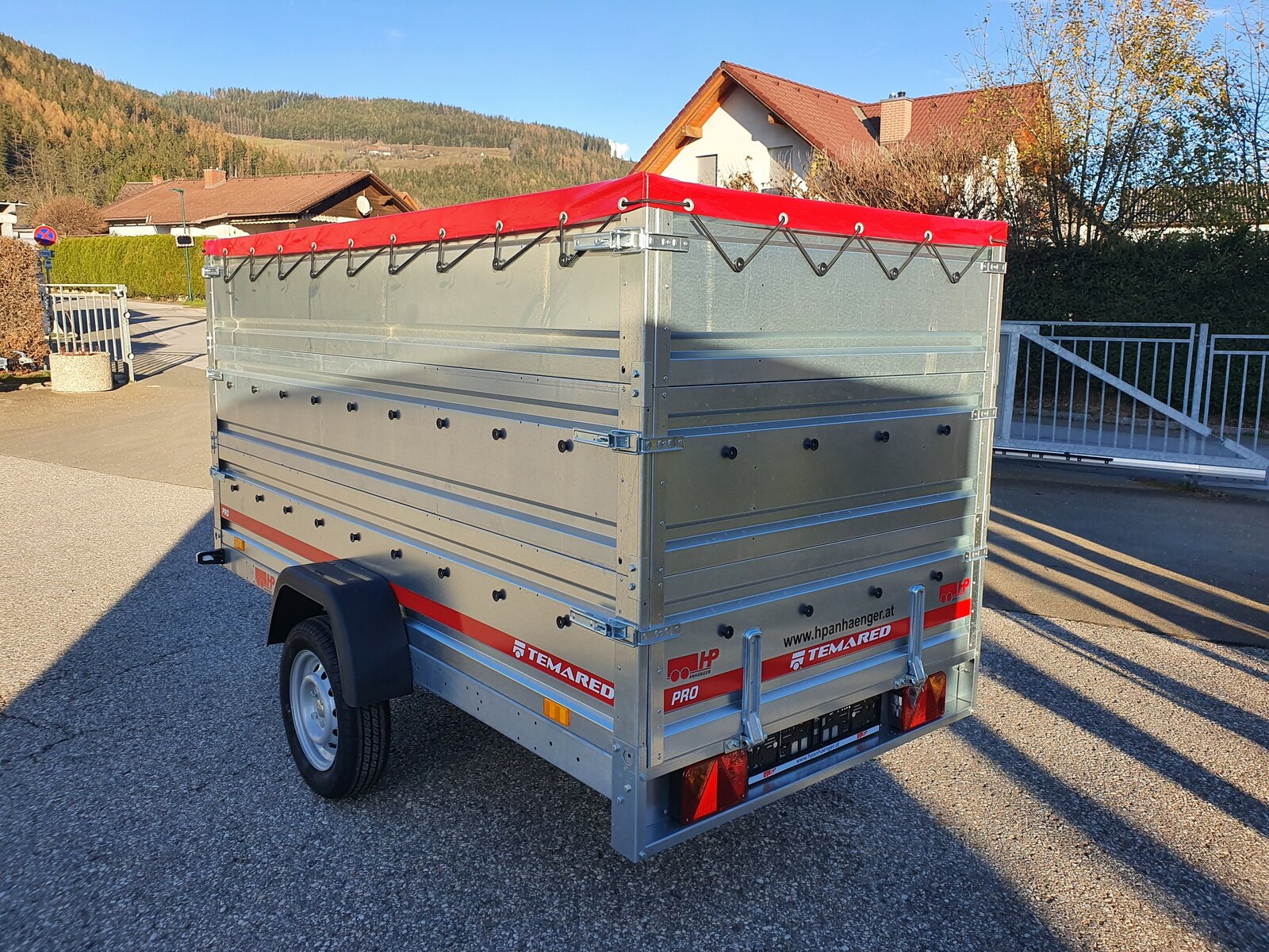 PKW Anhänger HP 2312 UAA, 2360x1250x1150 mm, 750 kg, 2xAufsatzwände, Flachplane, Stützrad