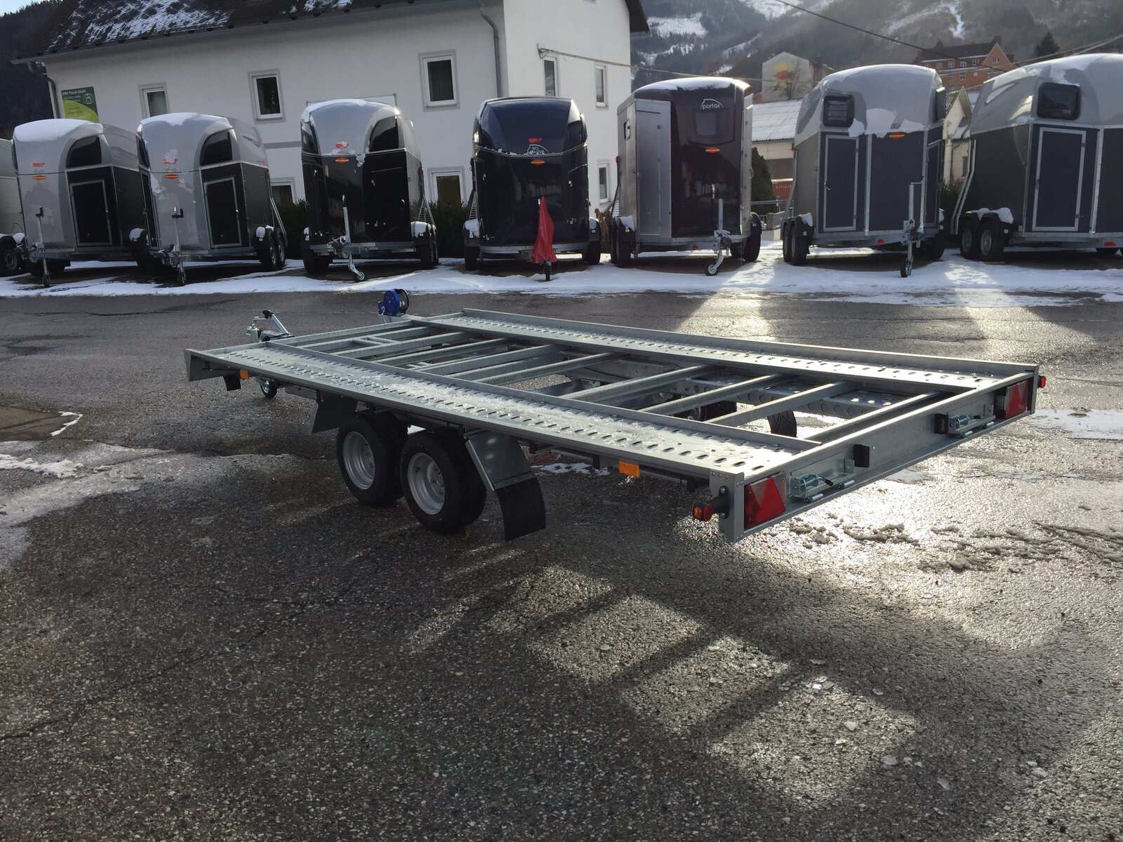 Autotransporter, PKW Anhänger HP 412027 ATK, 2700 kg GG, 4020x2050 mm, kippbar, Fahrzeugtransporter-Autoanhänger