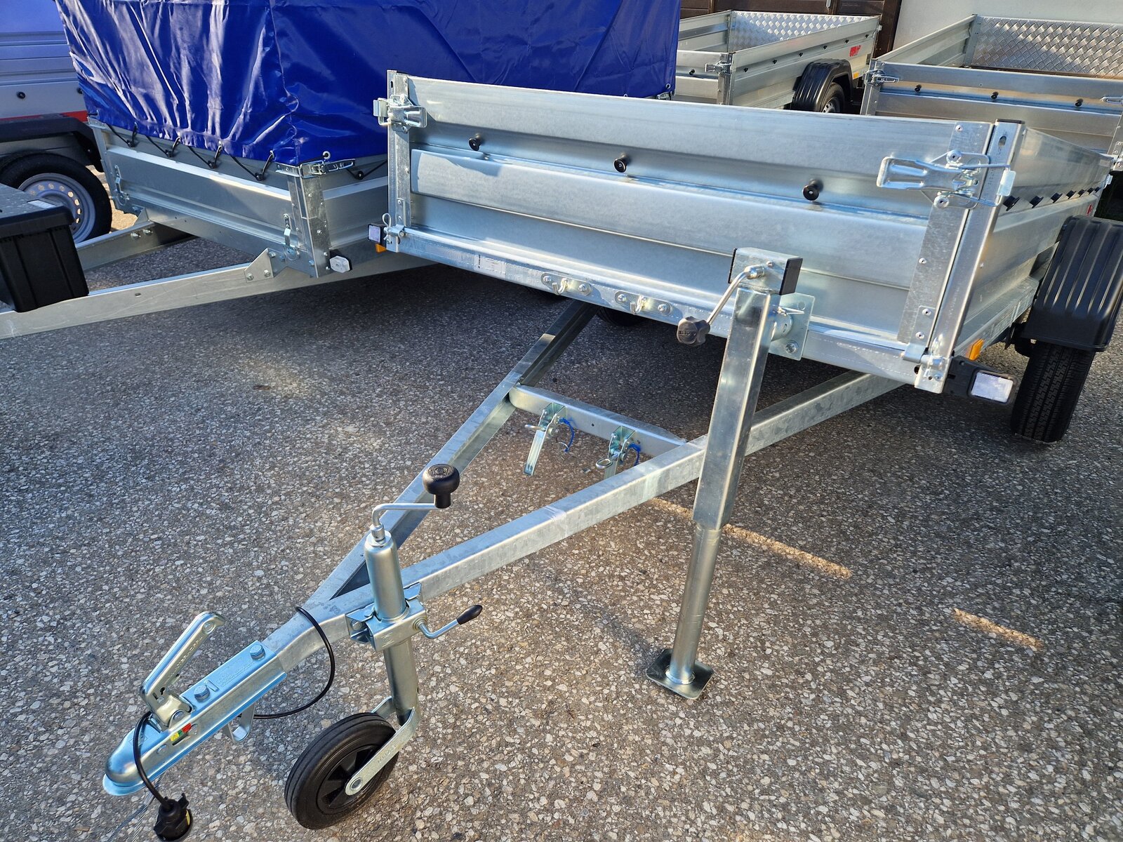 PKW-Anhänger, Autoanhänger HP 2313 UKA, 2350 x 1330 x 350 mm, 750 kg ungebremst inkl. Aufsatzwände u. Flachplane