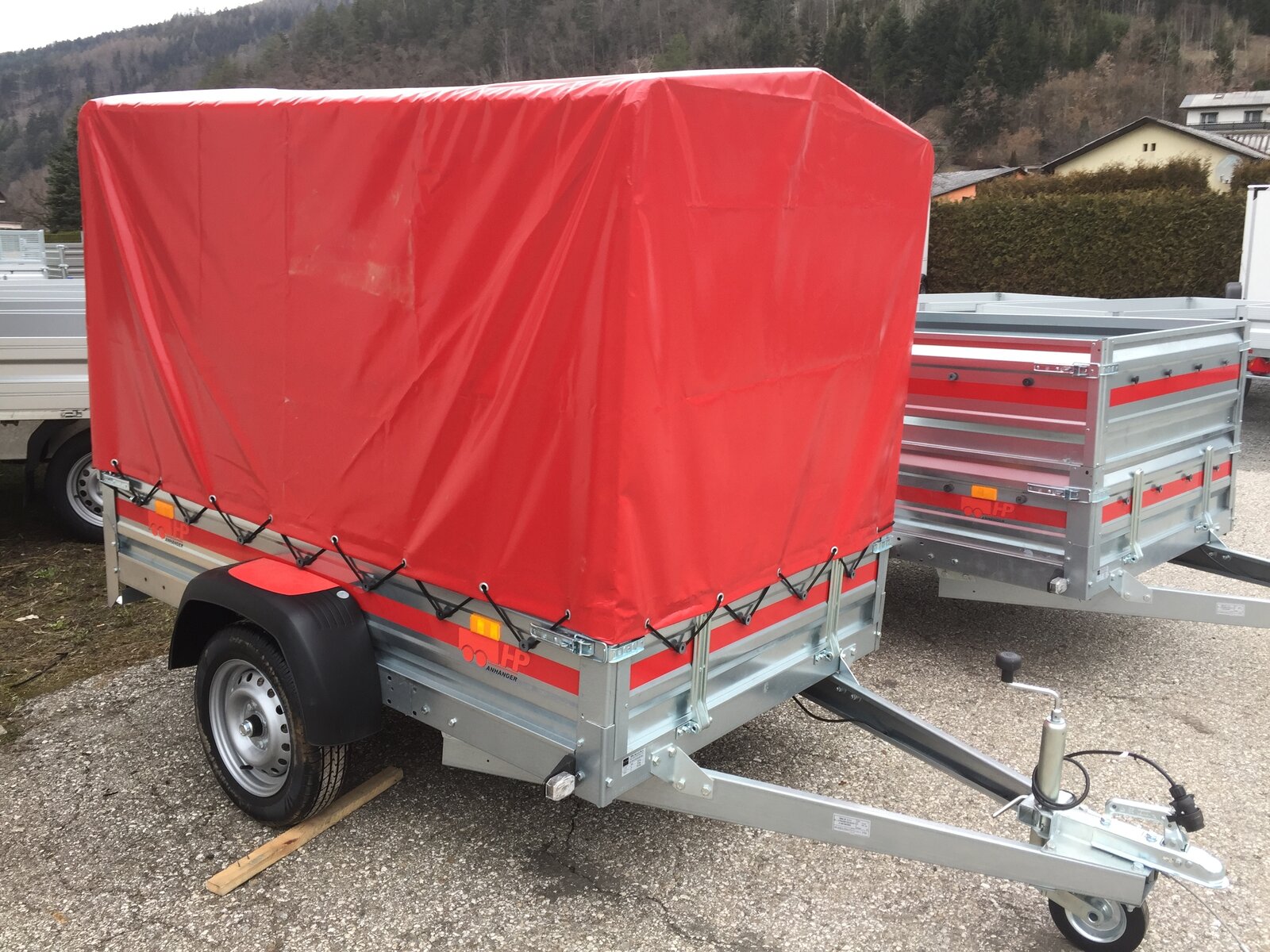 PKW Anhänger HP 2612 UP, 2630x1250x1450 mm, 750 kg ungebremst, Planengestell mit Plane 1100 mm, Stützrad