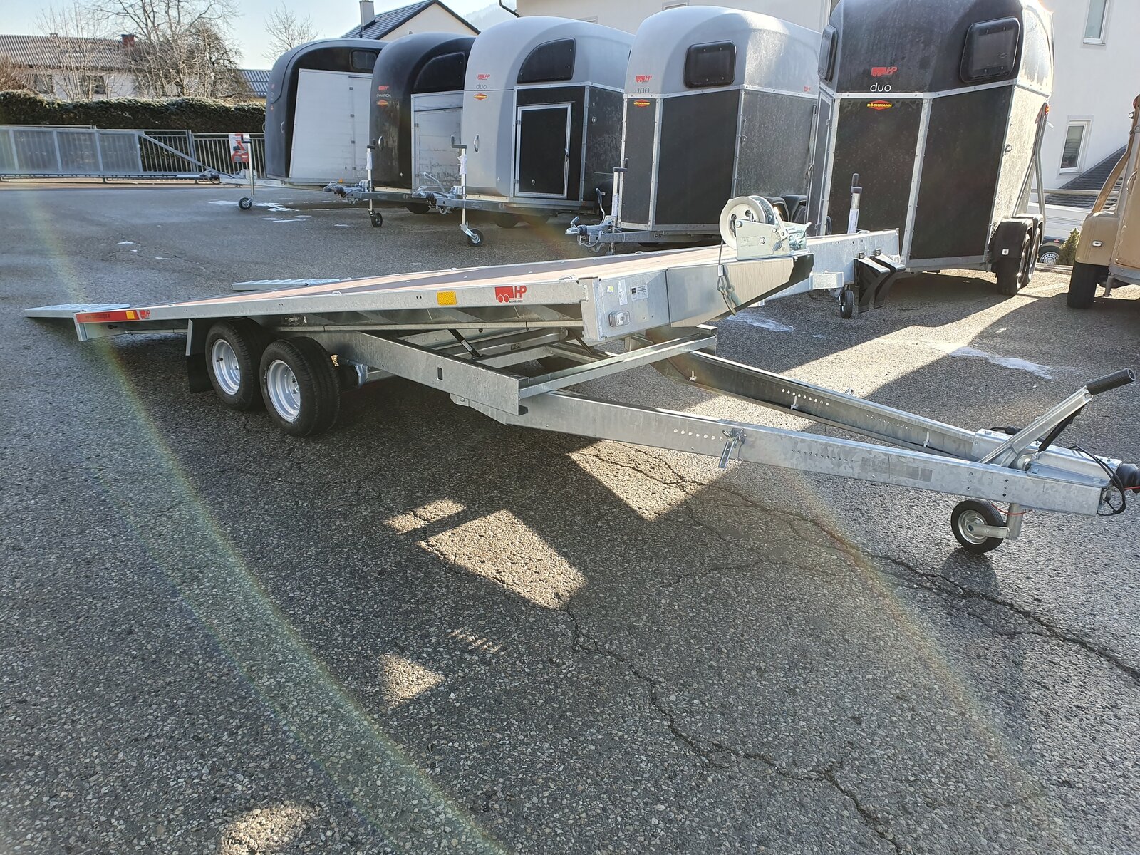 Autotransporter, Plateauanhänger - PKW-Anhänger HP 462030 ATPK, Fahrzeug u.- Universalanhänger mit geschlossenem Plateau-kippbar