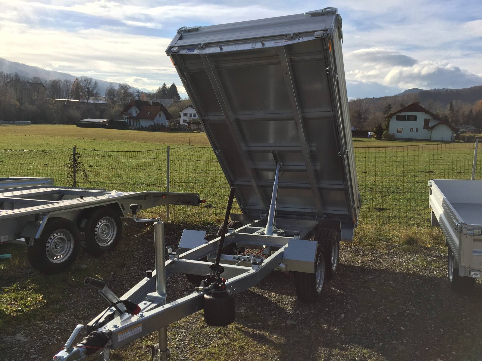 PKW-Anhänger, Rückwärtskipper Humbaur HUK 273117 Alu Tandem-Rückwärts kippbar mit Handpumpe, 2.700kg