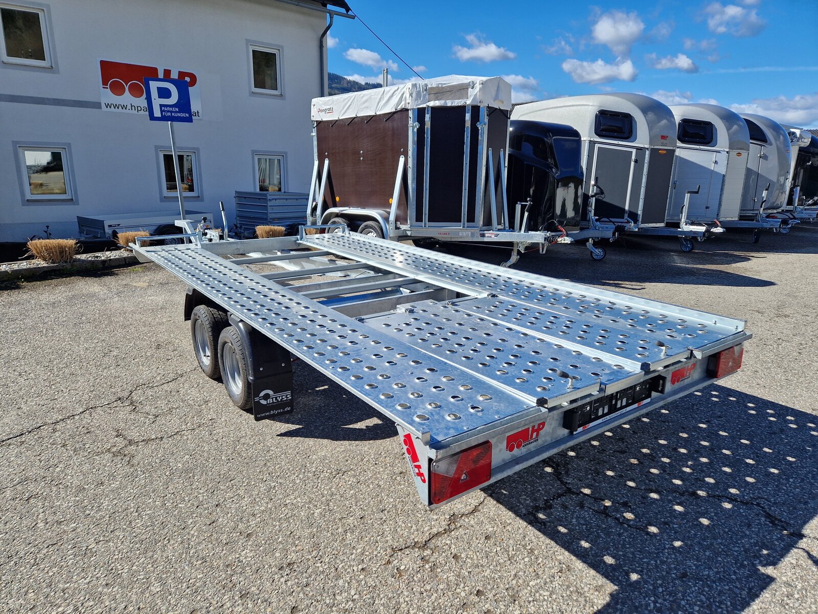 Autotransporter, Fahrzeugtransporter, Autoanhänger HP 400 L-AT, kippbar, Gesamtgewicht 2500 kg